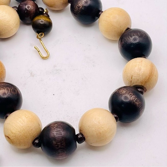 Chunky Vintage Light and Dark Wood Bead Choker Necklace - Picture 13 of 15